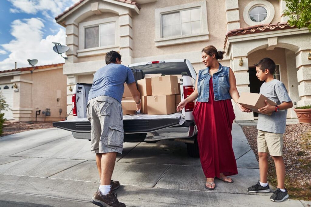 people loading car while moving to boston